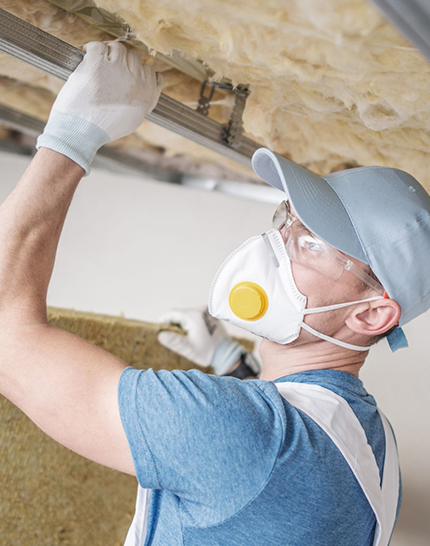 combles isolation homme masque