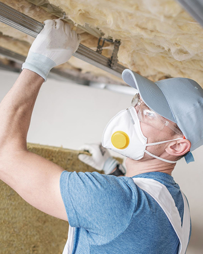 homme isolation combles