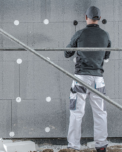 mur isolation homme echafaudage