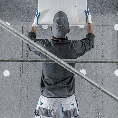 homme echafaudage plaque isolation